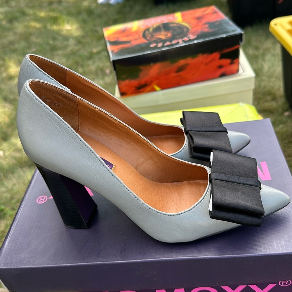 Grey pumps black bow